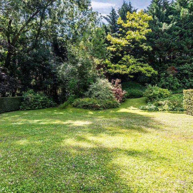 Appartement te huur in Sint-Genesius-Rode voor € 3.400 met 4 slaapkamers - Photo 1