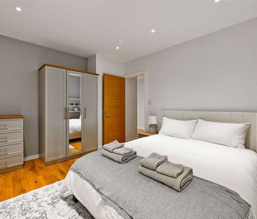 Short let: A very high-specification and furnished apartment with o... - Photo 3