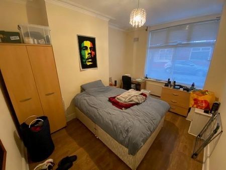 4 bedroom private hall to rent - Photo 3