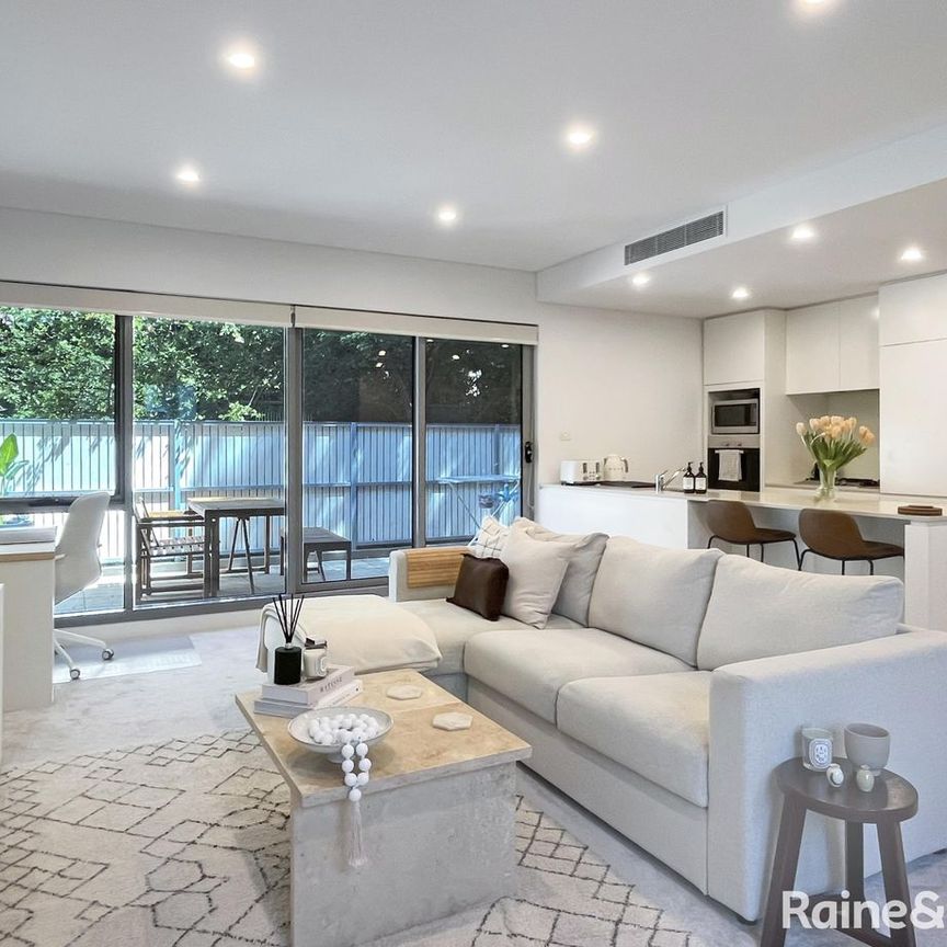 Comfortable, Modern & Stylish 1 Bedroom Apartment In Forrest - Photo 1