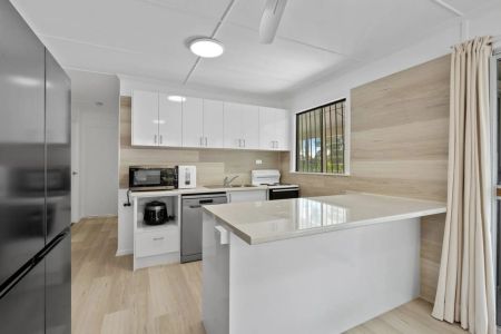 Renovated Haven in a Quiet Cul-de-sac - Photo 4