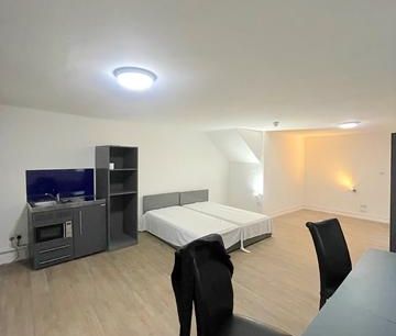 Studio to rent - Photo 5