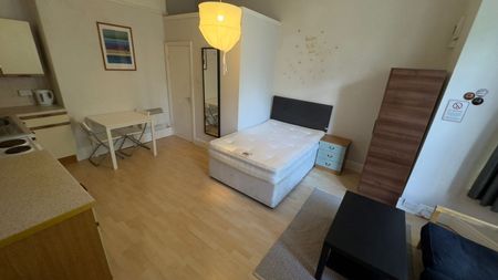 1 Bed - Flat 8, 55 Headingley Lane, Headingley, Leeds - LS6 1AA - Student - Photo 5