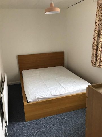 3 bedroom apartment to rent - Photo 4