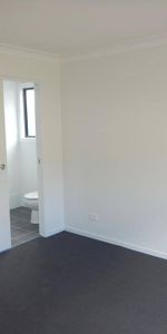 3 BEDROOM TOWNHOUSE - Photo 3