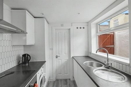 7 Bedroom House / Flat Share to let - Photo 3