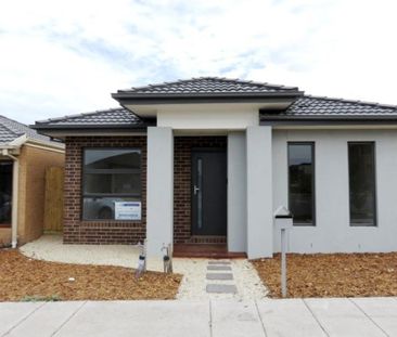 Spacious 3-Bedroom Home with City Views in Wollert - Photo 2