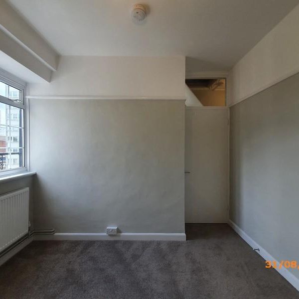 2 bedroom flat to let - Photo 1
