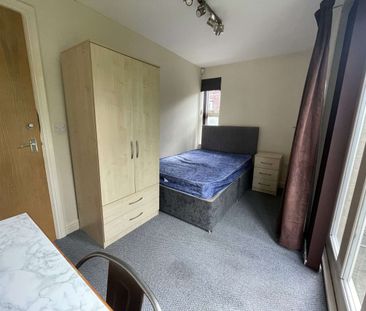 Flat 1b, 1 Broomgrove Crescent, Broomhill, S10 2LQ - Photo 5