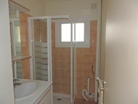 Location Appartement 4 pièces 69m² ROMANS SUR ISERE 26100 - Photo 5