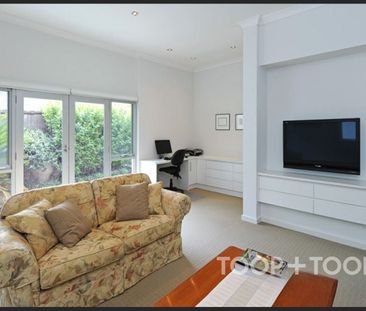 Entertainer's dream in the perfect location! - Photo 3