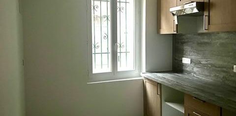 Location Appartement 2 pièces 43m² TOURVES 83170 - Photo 2