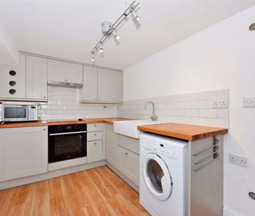 A generously proportioned one bedroom apartment - Photo 2