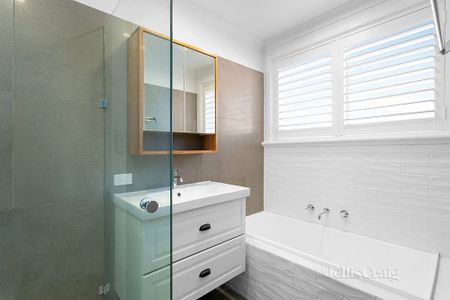 10 Flodden Way, Briar Hill - Photo 3