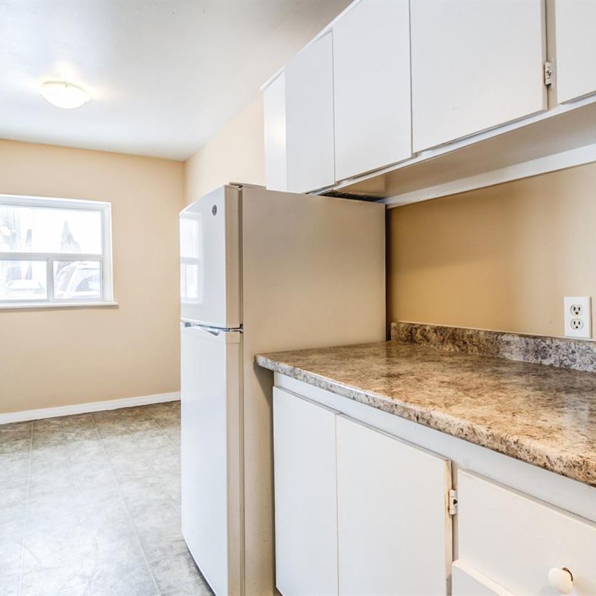Randal Court Apartments - Photo 1