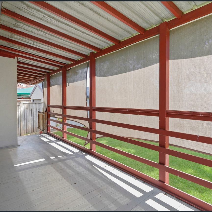 Charming Three-Bedroom Family Home in the Heart of Liverpool - Photo 1