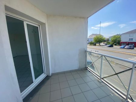 Location Appartement 4 pièces 100m² CHAMBRAY LES TOURS 37170 - Photo 4