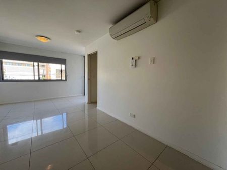 *** HOLDING DEPOSIT RECEIVED*** - Photo 3