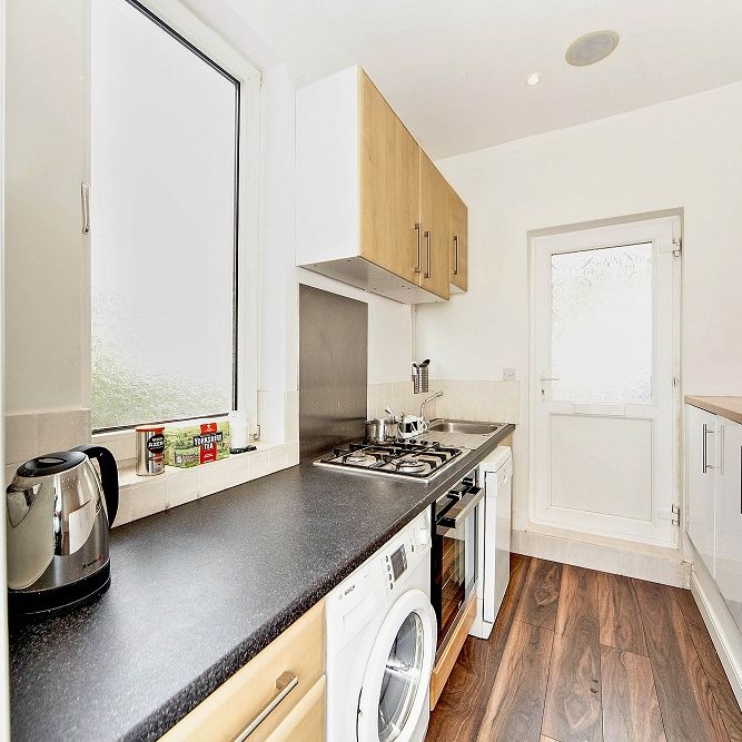 Four bedroom Maisonette for Rent on Penwith Road, London - Photo 1