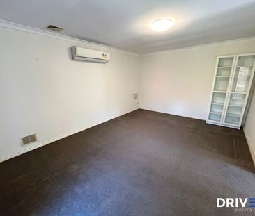 Spacious & Private 2-Bedroom Villa – Tuart Hill - Photo 1