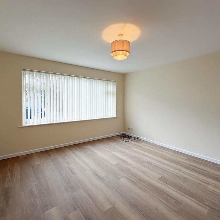 3 bedroom semi-detached bungalow to rent - Photo 1