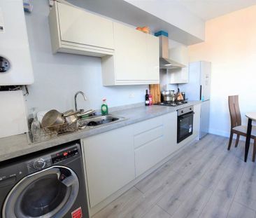 6 bedroom house to rent - Photo 2