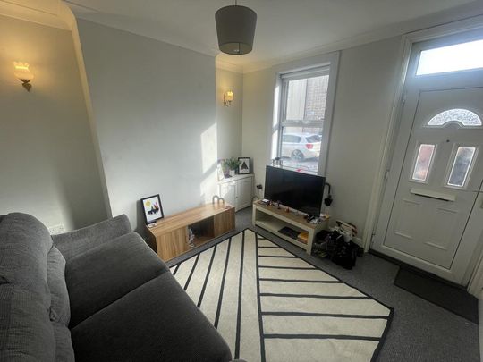 2 bedroom terraced house to rent - Photo 1