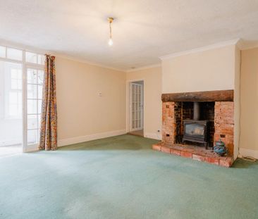 2 bedroom terraced house to rent - Photo 4