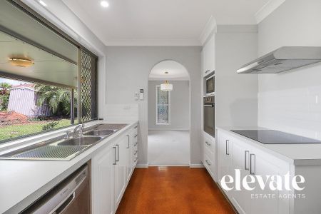 6 Lydford Ct QLD 4152, Carindale - Photo 2