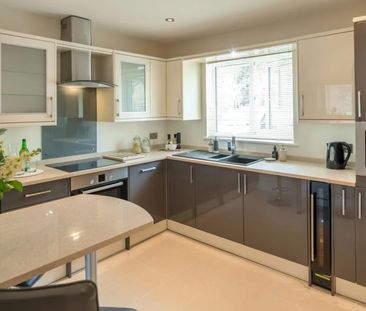 3 Bed Terraced House, Arnott Close, W4 - Photo 6