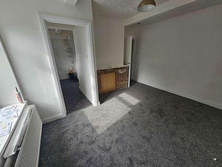 Lees Hall Road, Dewsbury, WF12 - Photo 4