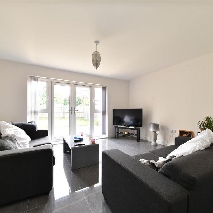 1 bedroom in a house share to rent - Photo 1