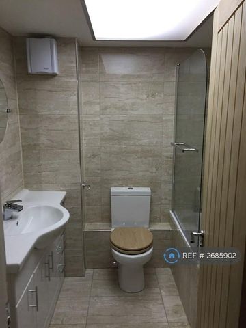 3 bedroom flat to rent - Photo 5