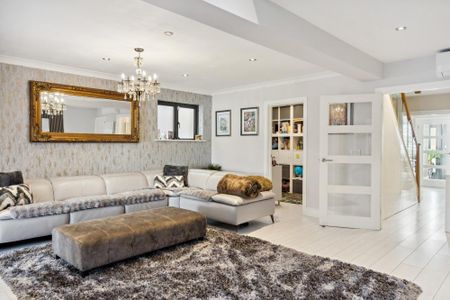 4 bedroom detached house to rent - Photo 2