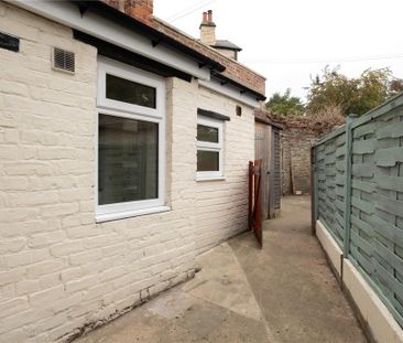 2 bedroom terraced house to rent - Photo 6