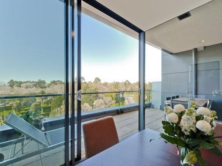 Beautifully Renovated Garden Tower Apartment At The Melburnian - Superb Botanic Garden Views - Photo 5