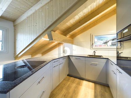 SPACIOUS AND LIGHT-FLOODED - Foto 2