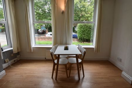 2 Bedroom Ground Floor Flat - Photo 2