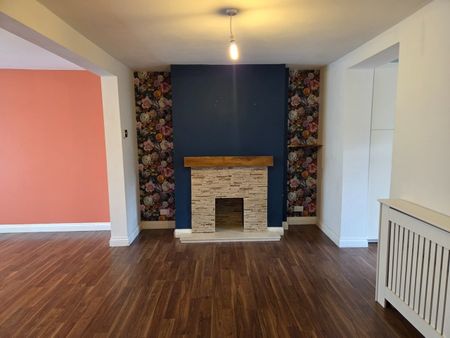 3 Bed Terraced House, North Clifden Lane, M7 - Photo 3