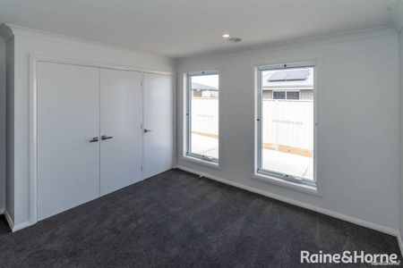 GOBBAGOMBALN LIVING - Photo 3