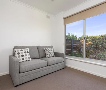 Discover the perfect blend of style and comfort in this beautifully... - Photo 1