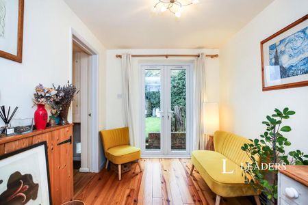 3 bedroom terraced house to rent - Photo 2