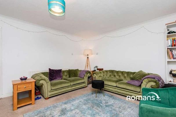 Pinewood Park, Farnborough, Hampshire, GU14 - Photo 1