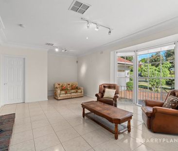 Four Bedroom Plus Study Spacious Family Home ! - Photo 1
