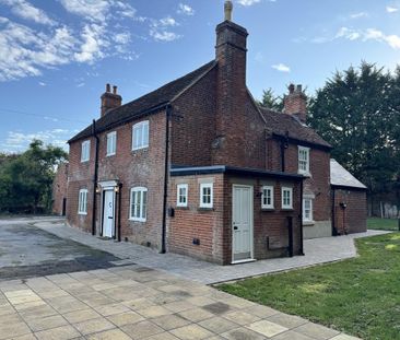 4 bedroom detached house to rent - Photo 2