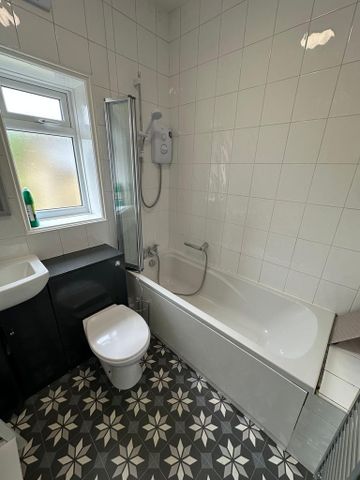 3 bedroom terraced house to rent - Photo 5