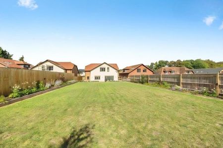 4 bedroom detached house to rent - Photo 2