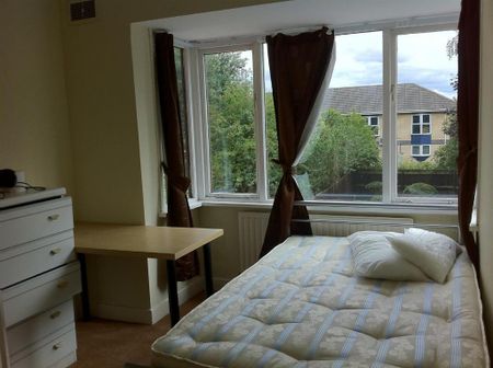 4 bedroom townhouse to rent - Photo 3