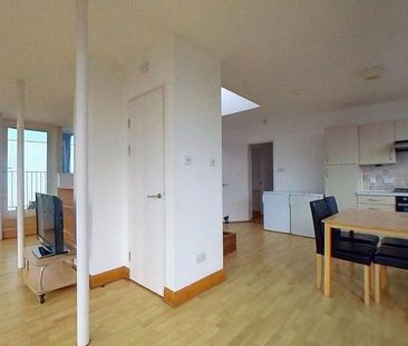 2 bedroom penthouse to rent - Photo 3