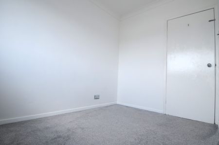 4 bedroom Semi-detached house to rent - Photo 4